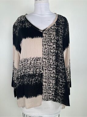 EUC! Habitat Cream and Black Top Size Small